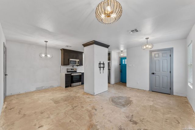 907 Dawson, San Antonio, TX 78202