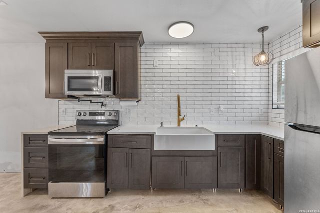 907 Dawson, San Antonio, TX 78202