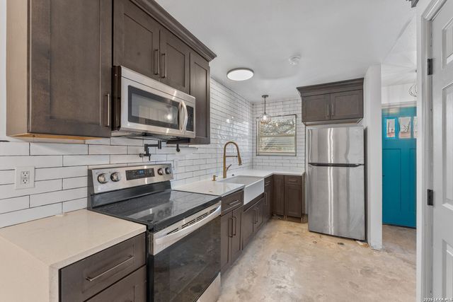 907 Dawson, San Antonio, TX 78202