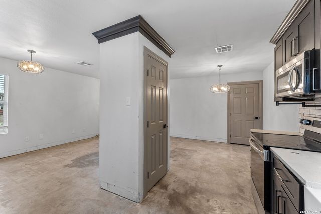 907 Dawson, San Antonio, TX 78202