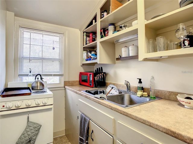 1141 SUNSET POINT ROAD 3, Clearwater, FL 33755