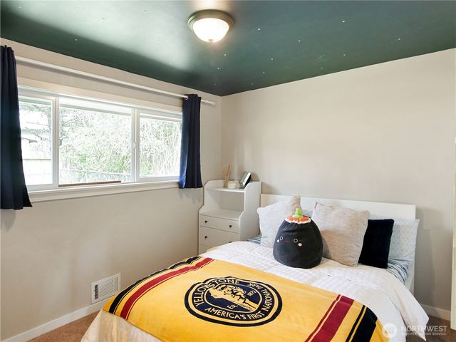 2802 S 304th Street, Federal Way, WA 98003