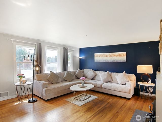 2802 S 304th Street, Federal Way, WA 98003