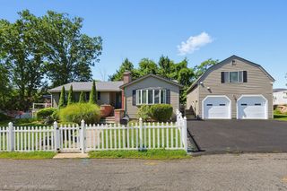 17 Metropolitan Ave, Ashland, MA 01721