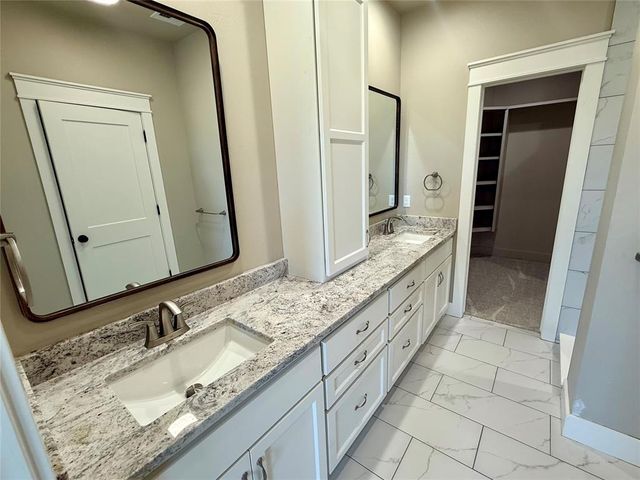 1553 Flint Rock Trail, Clinton, OK 73601