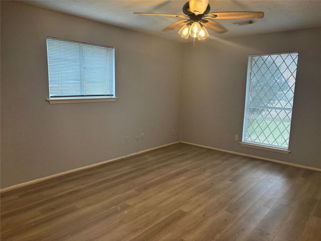402 Oak Harbor Drive, Houston, TX 77062
