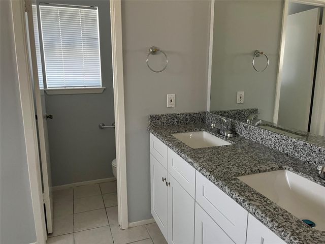 402 Oak Harbor Drive, Houston, TX 77062