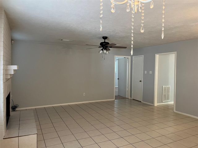 402 Oak Harbor Drive, Houston, TX 77062