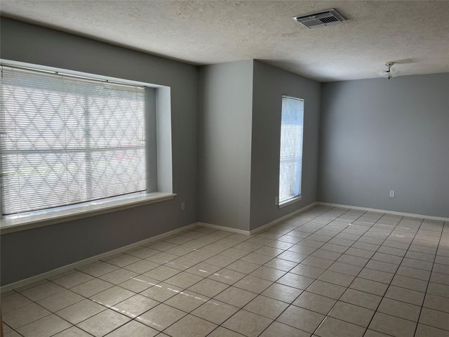 402 Oak Harbor Drive, Houston, TX 77062