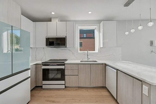 181 Maverick Street 3, Boston, MA 02128