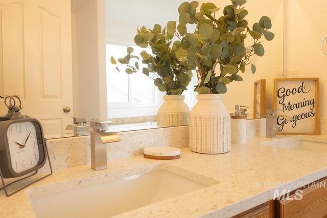 4328 E Vineyard, Nampa, ID 83686