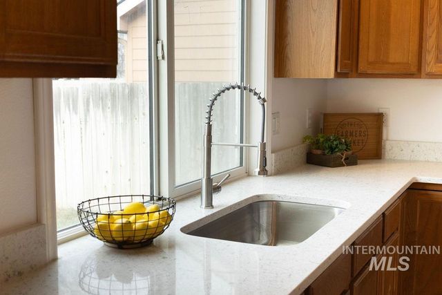 4328 E Vineyard, Nampa, ID 83686