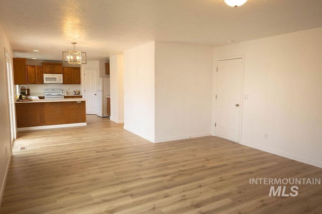 4328 E Vineyard, Nampa, ID 83686