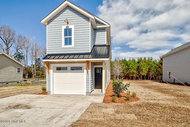 439 Factory Road, Hampstead, NC 28443