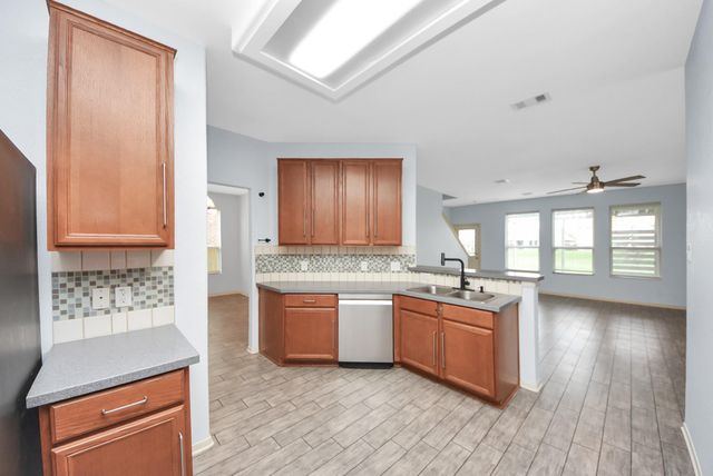 8802 Leadore Drive, Houston, TX 77040