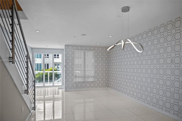 10245 NW 63rd Ter 208, Doral, FL 33178