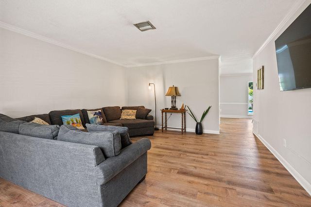 245 NW Bayou Woods Drive, Fort Walton Beach, FL 32548