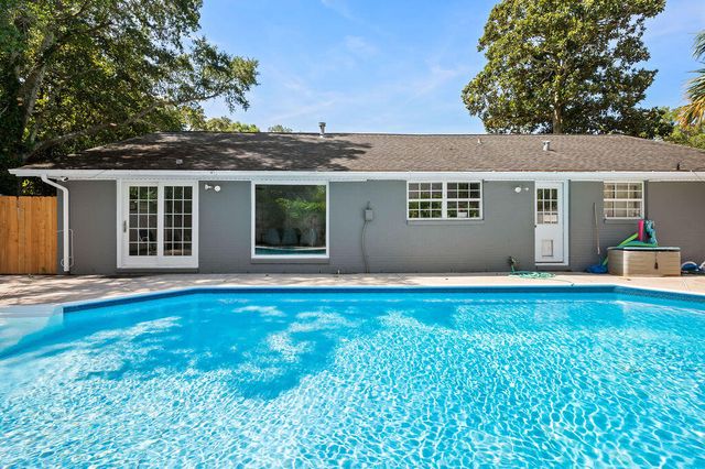 245 NW Bayou Woods Drive, Fort Walton Beach, FL 32548
