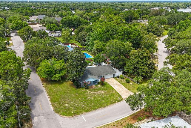 245 NW Bayou Woods Drive, Fort Walton Beach, FL 32548