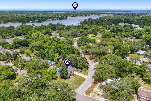 245 NW Bayou Woods Drive, Fort Walton Beach, FL 32548