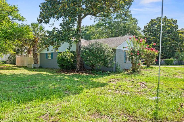 245 NW Bayou Woods Drive, Fort Walton Beach, FL 32548