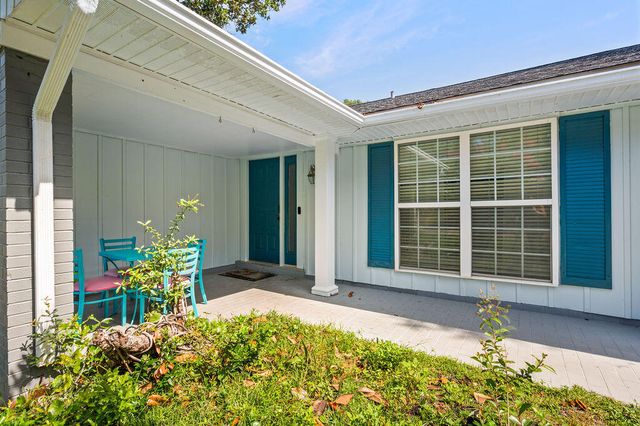 245 NW Bayou Woods Drive, Fort Walton Beach, FL 32548