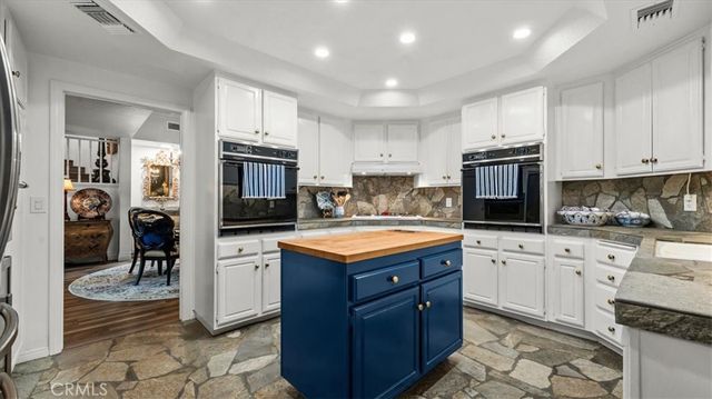 2184 Eiffel Circle, Upland, CA 91784