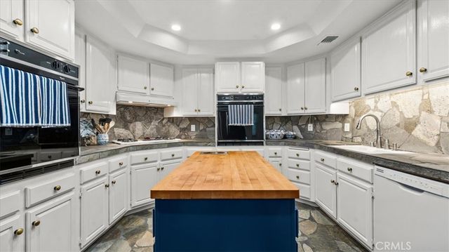 2184 Eiffel Circle, Upland, CA 91784