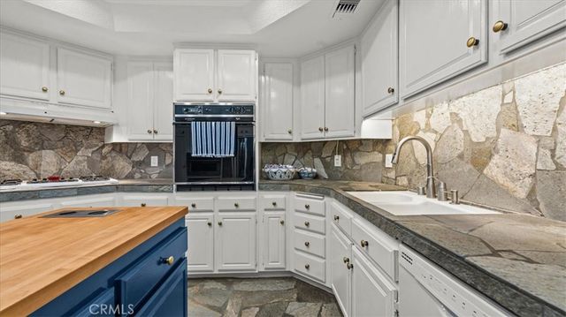 2184 Eiffel Circle, Upland, CA 91784
