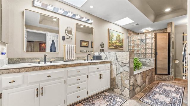 2184 Eiffel Circle, Upland, CA 91784