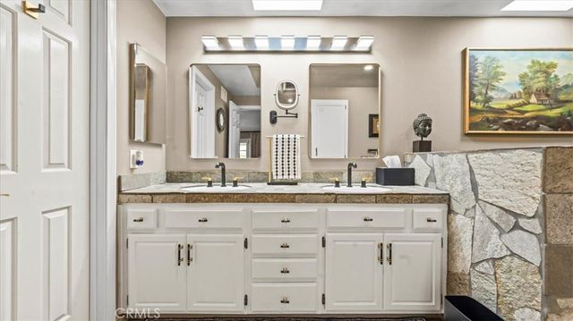 2184 Eiffel Circle, Upland, CA 91784