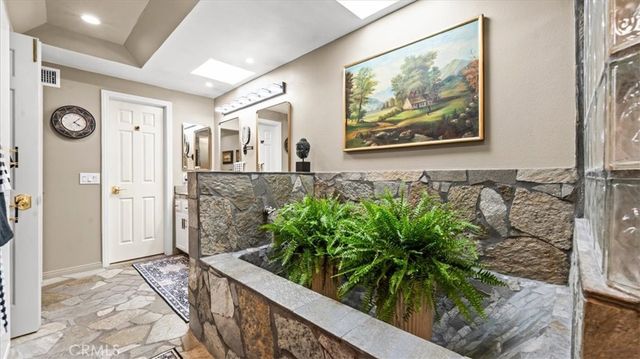 2184 Eiffel Circle, Upland, CA 91784