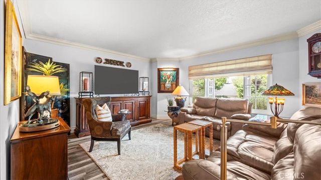 2184 Eiffel Circle, Upland, CA 91784
