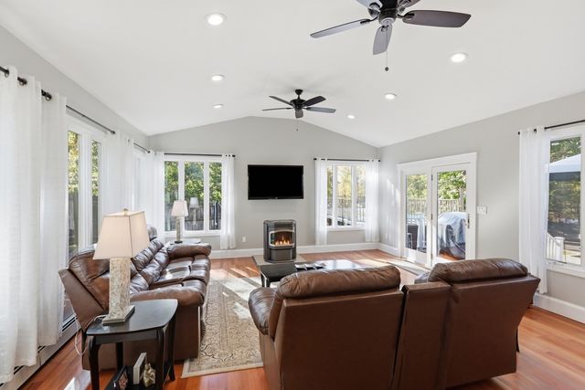 213 North St, Georgetown, MA 01833