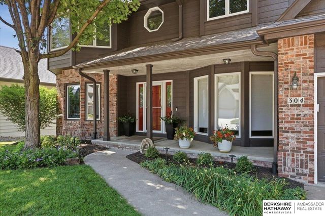 304 N 163 Street, Omaha, NE 68118