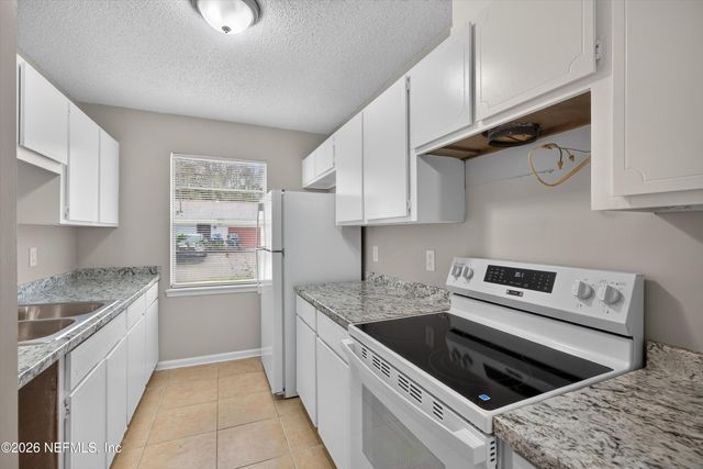 1040 WILLOW COVE Court E, Jacksonville, FL 32233