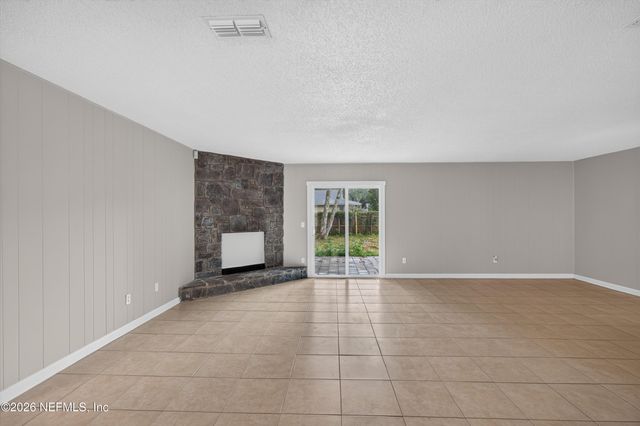 1040 WILLOW COVE Court E, Jacksonville, FL 32233