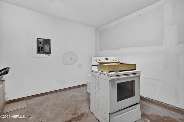1040 WILLOW COVE Court E, Jacksonville, FL 32233