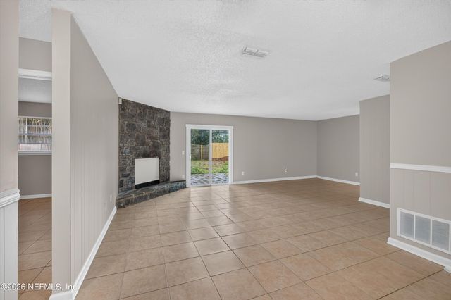 1040 WILLOW COVE Court E, Jacksonville, FL 32233
