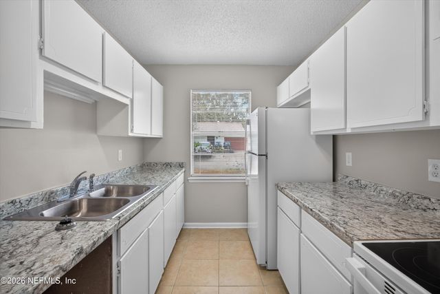 1040 WILLOW COVE Court E, Jacksonville, FL 32233