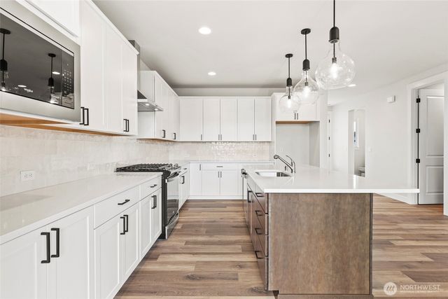 1573 Lockridge Loop E, Enumclaw, WA 98022