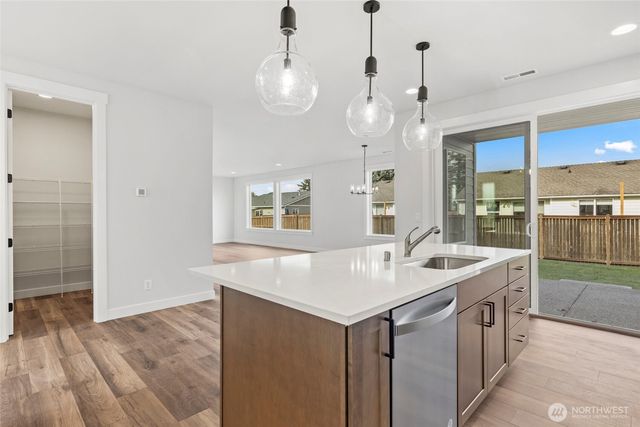 1573 Lockridge Loop E, Enumclaw, WA 98022