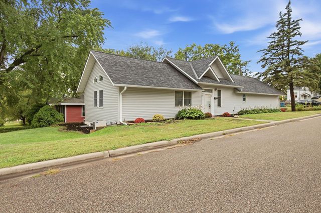 3257 Grimes Avenue N, Robbinsdale, MN 55422