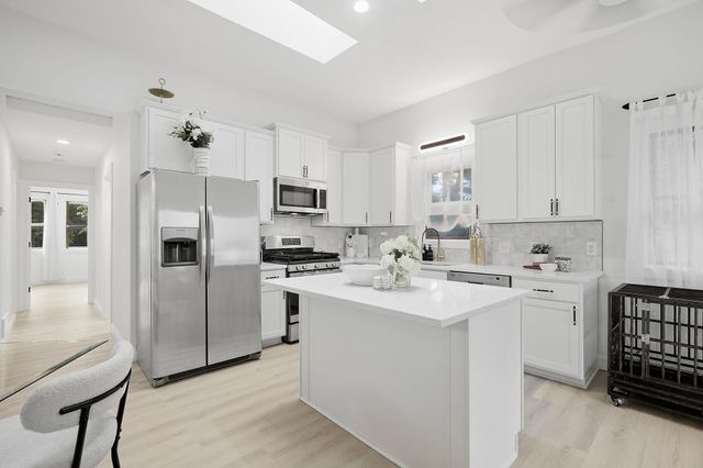 3257 Grimes Avenue N, Robbinsdale, MN 55422