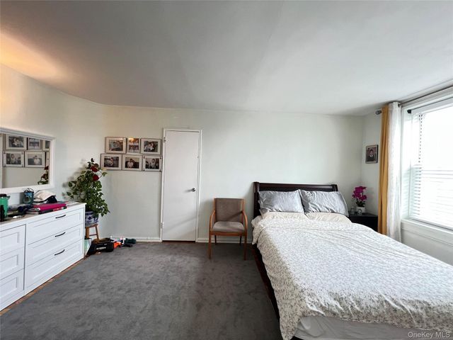 60-11 Broadway 6k, Woodside, NY 11377