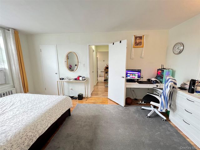 60-11 Broadway 6k, Woodside, NY 11377