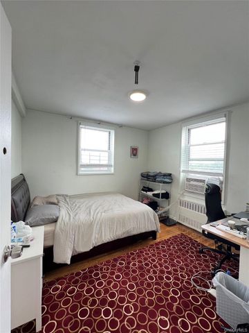 60-11 Broadway 6k, Woodside, NY 11377