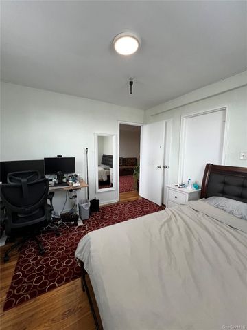 60-11 Broadway 6k, Woodside, NY 11377