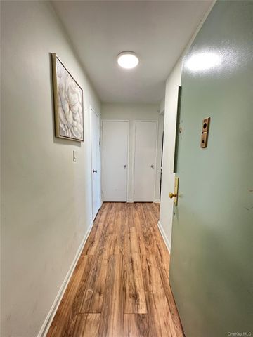 60-11 Broadway 6k, Woodside, NY 11377