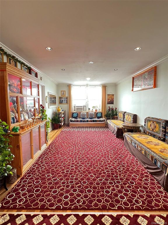 60-11 Broadway 6k, Woodside, NY 11377